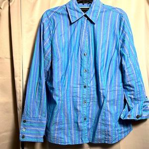 V neck pleated blouse great for work or just going to hang out with friends